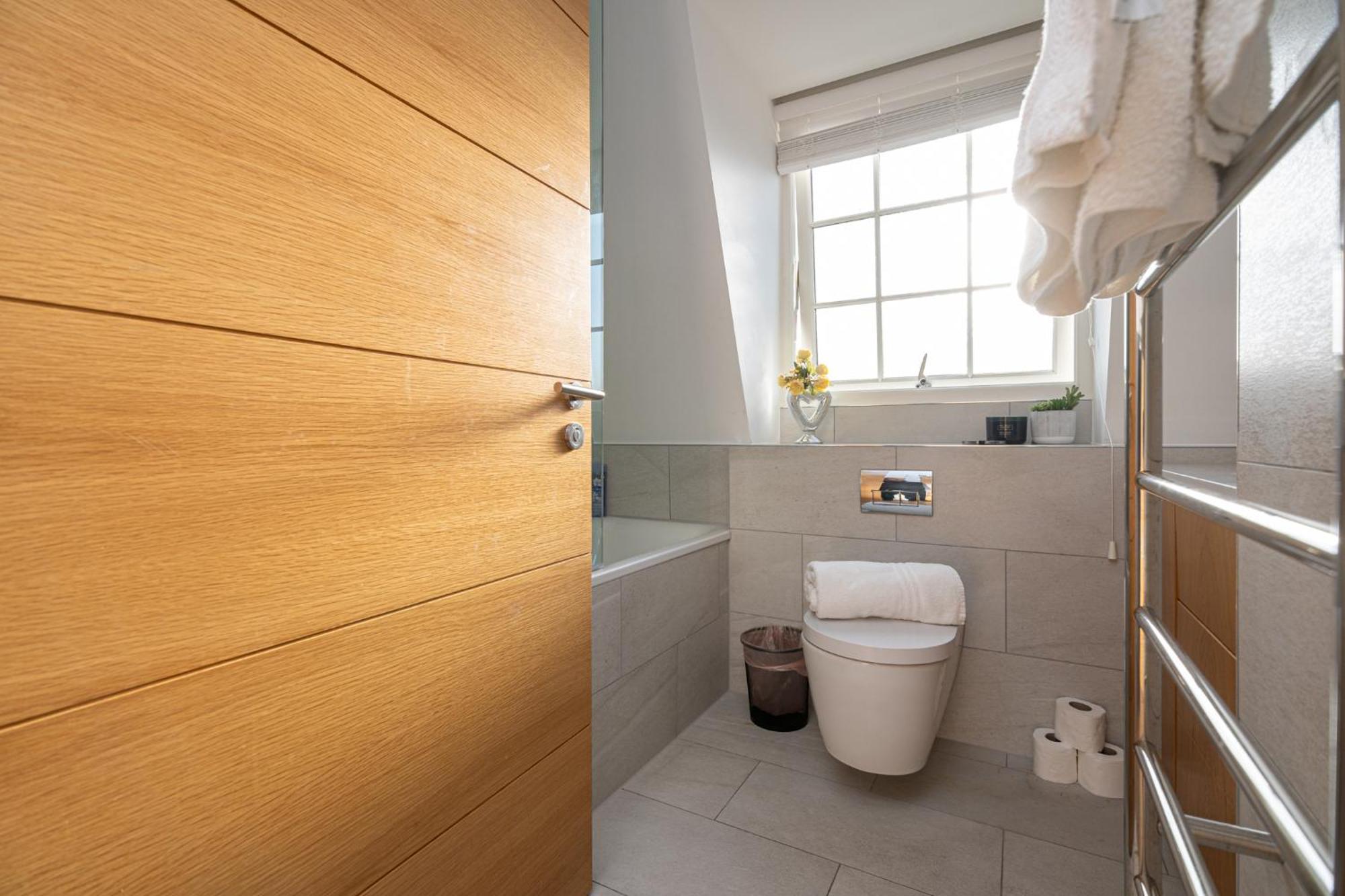 Stunning 1-Bedroom Penthouse In Marble Arch 72 Londra Exterior foto