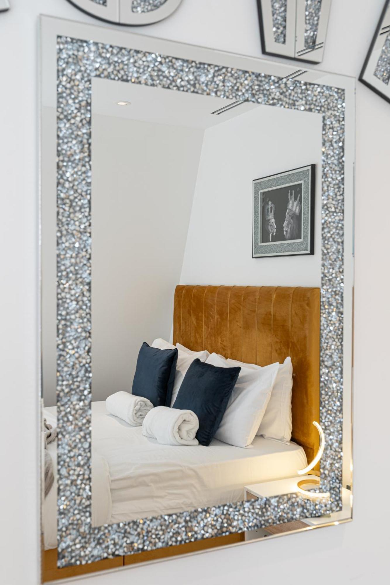 Stunning 1-Bedroom Penthouse In Marble Arch 72 Londra Exterior foto