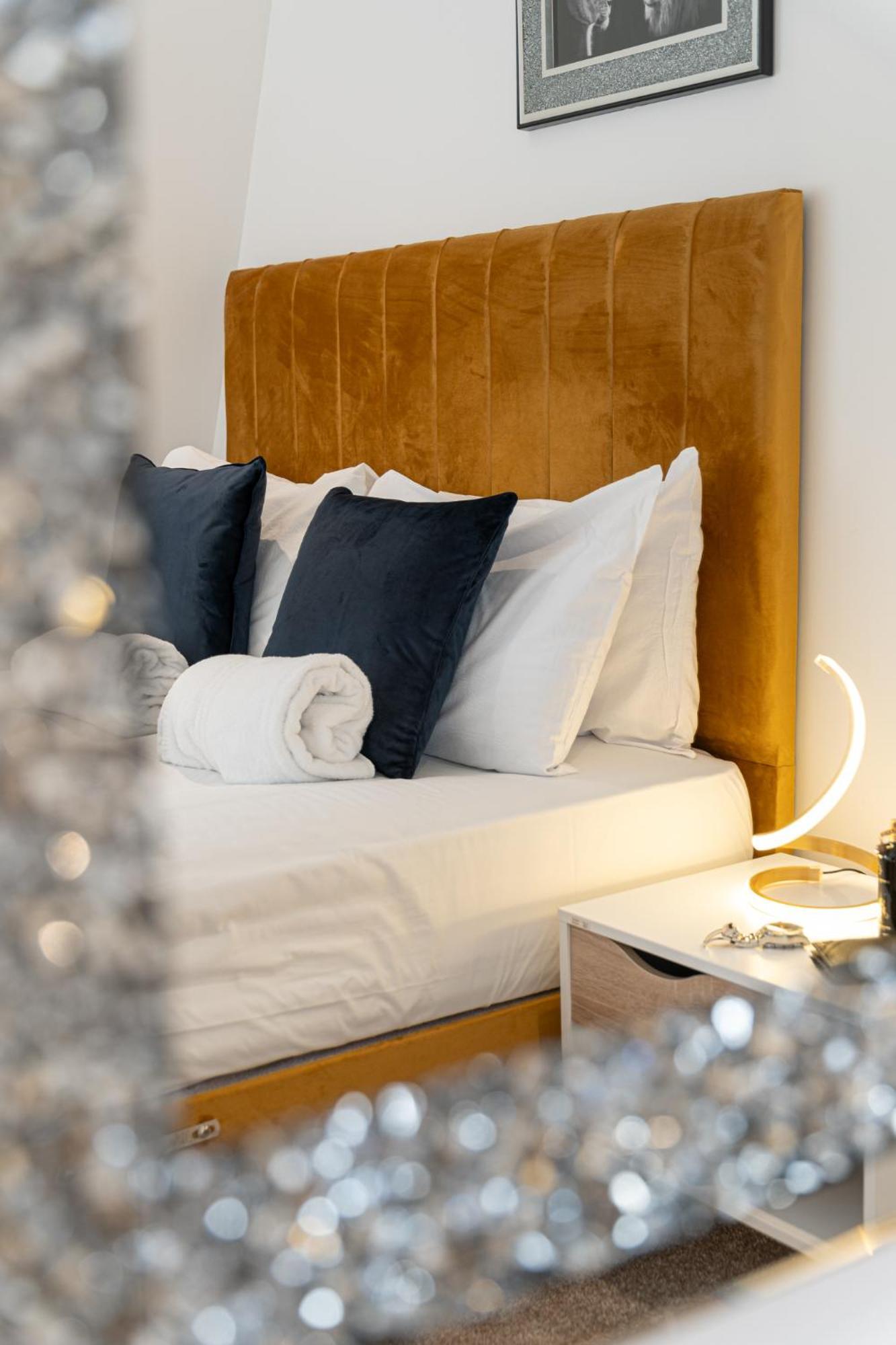 Stunning 1-Bedroom Penthouse In Marble Arch 72 Londra Exterior foto